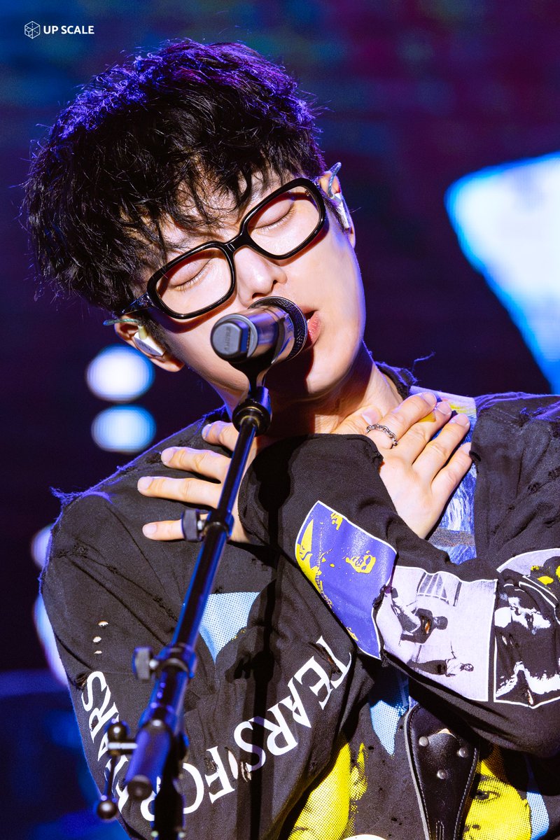 up_scale7's tweet photo. 261004 렛츠락 페스티벌
#국카스텐 #하현우 https://t.co/PxO7Ua3WZC
