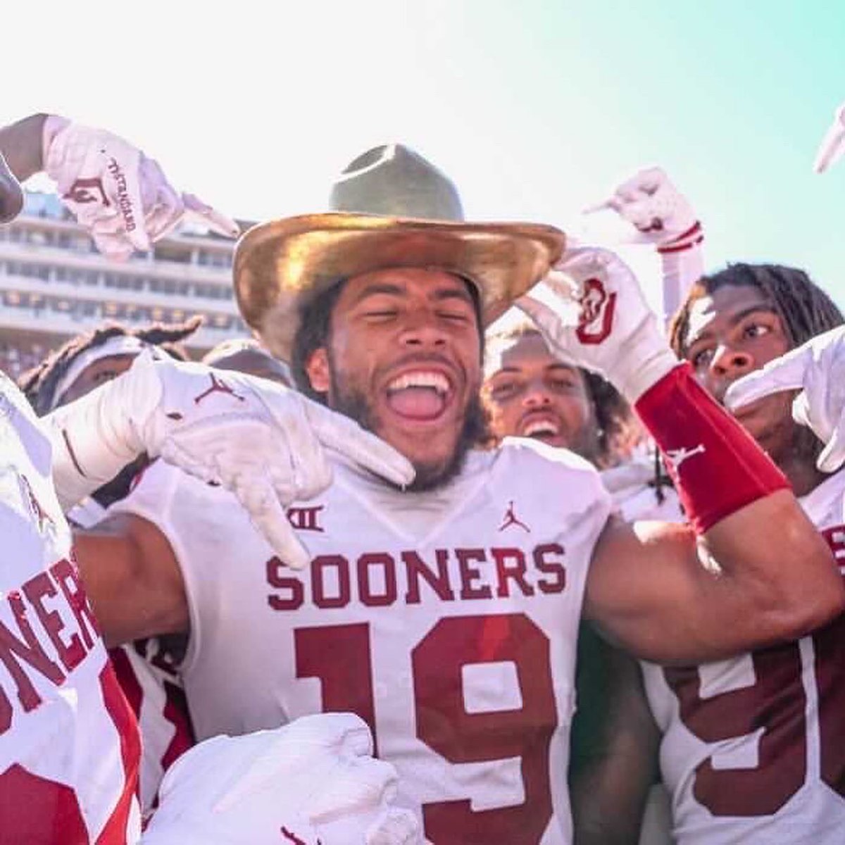 calebkkelly's tweet photo. OU can change the whole narrative of the year with a W this week! Find a way! #SaxetSucks #BoomerSooner ￼￼￼￼￼￼👆🏽 https://t.co/scnRJq8GAD
