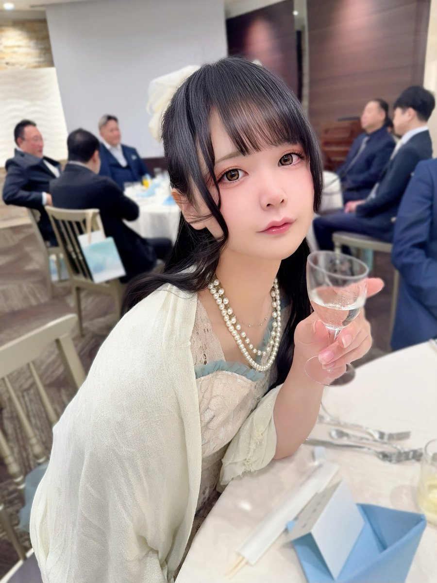_Roseoff's tweet photo. I ended up giving my suit to my nephew, so I went to my friend's wedding in drag. https://t.co/L51WFqQkDc