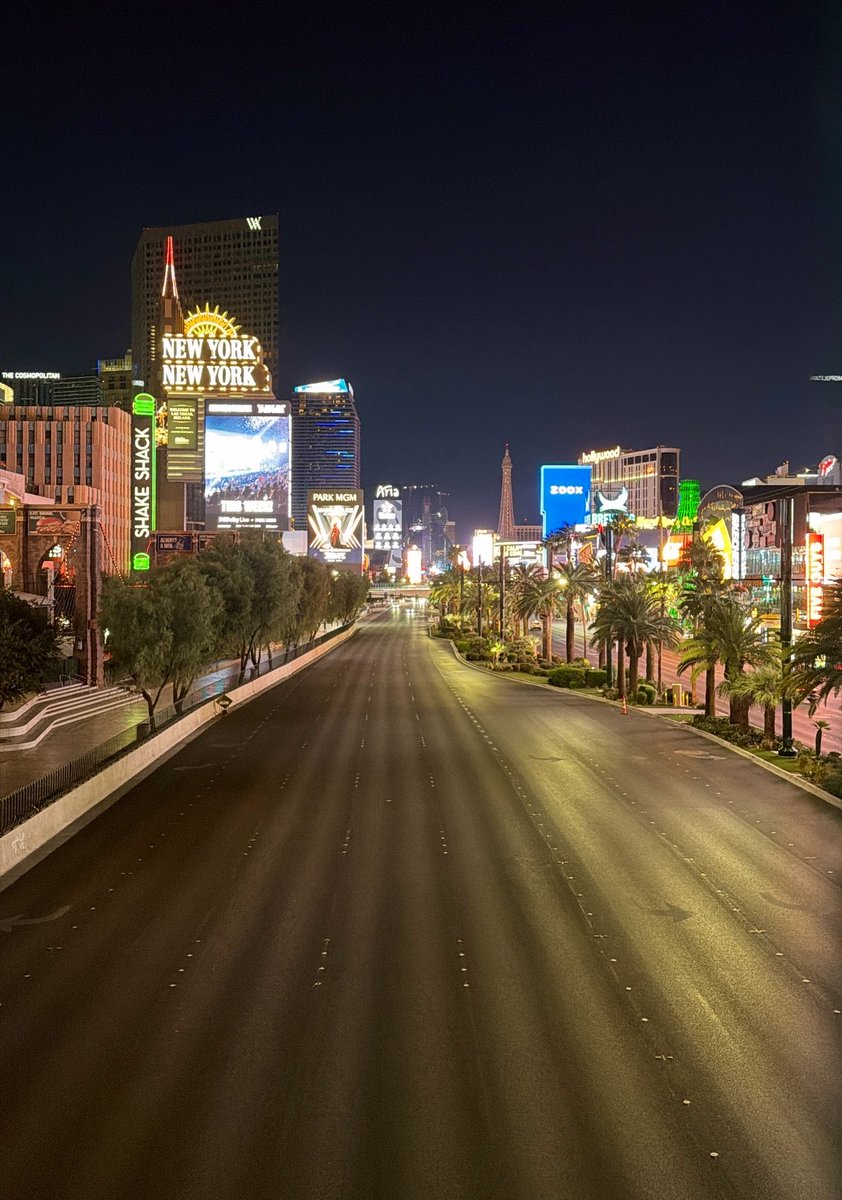 JJWatt's tweet photo. Morning Stroll on The Strip
A Big Day in Vegas Awaits!

3-0 Chiefs vs. 3-0 Raiders

Klint Kubiak &amp; the Raiders looking to prove the 3-0 start to the new era is no fluke.

Andy Reid &amp; the Chiefs have added a dominant run game to the arsenal.

4:25pm ET on CBS

Let’s Have A Day!!! https://t.co/FOU5dvKa5I