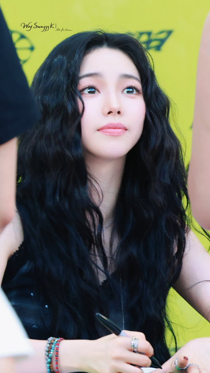 WxySwaggyK's tweet photo. 261002 LA
#aespa #에스파 
#Karina #카리나 #劉知珉 #カリナ #柳智敏 https://t.co/NnyXIQsiDK