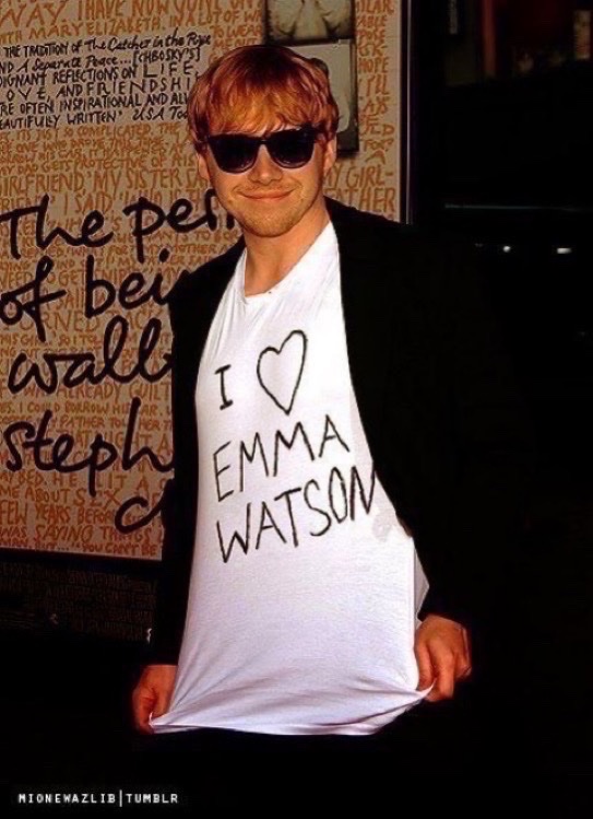 TheDailyHPotter's tweet photo. Rupert Grint has a great t-shirt collection! 👕 https://t.co/UJx692kNAZ