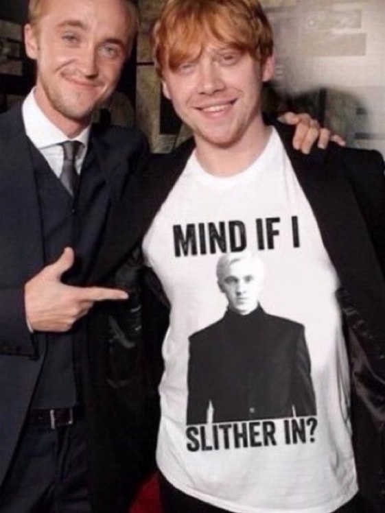 TheDailyHPotter's tweet photo. Rupert Grint has a great t-shirt collection! 👕 https://t.co/UJx692kNAZ