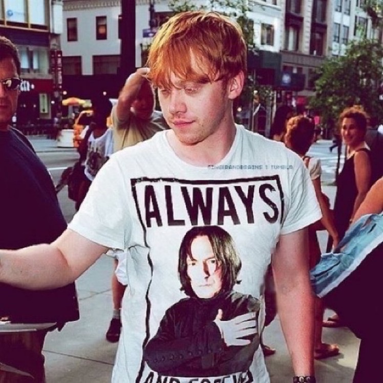 TheDailyHPotter's tweet photo. Rupert Grint has a great t-shirt collection! 👕 https://t.co/UJx692kNAZ