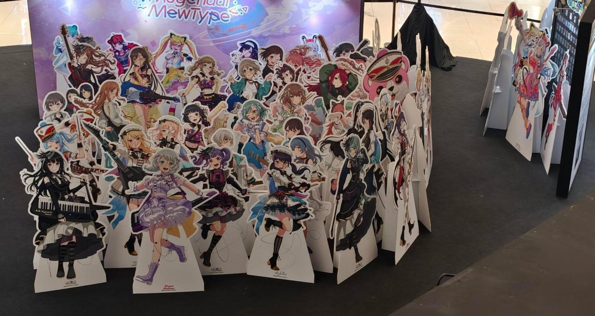 White_Ais's tweet photo. スタッフがパネルの盗難を防ぐために、キャラ全員のパネルに落書きしたらしい
MASKINGのパネルには「お前ら明日から来なくていいぞ」って書いてあった
#BushiroadEXPO2026 https://t.co/BvIGSRIfu8