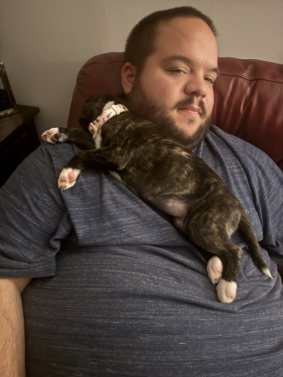 MrBadBit's tweet photo. It’s my birthday! 🎉 

I wanted to celebrate turning 35 with a goal to be under 300 pounds.

I worked my ass off this month and now…

Not only do I weigh 296 pounds. But I’ve lost over 100 pounds! https://t.co/DmtkI5QH7x