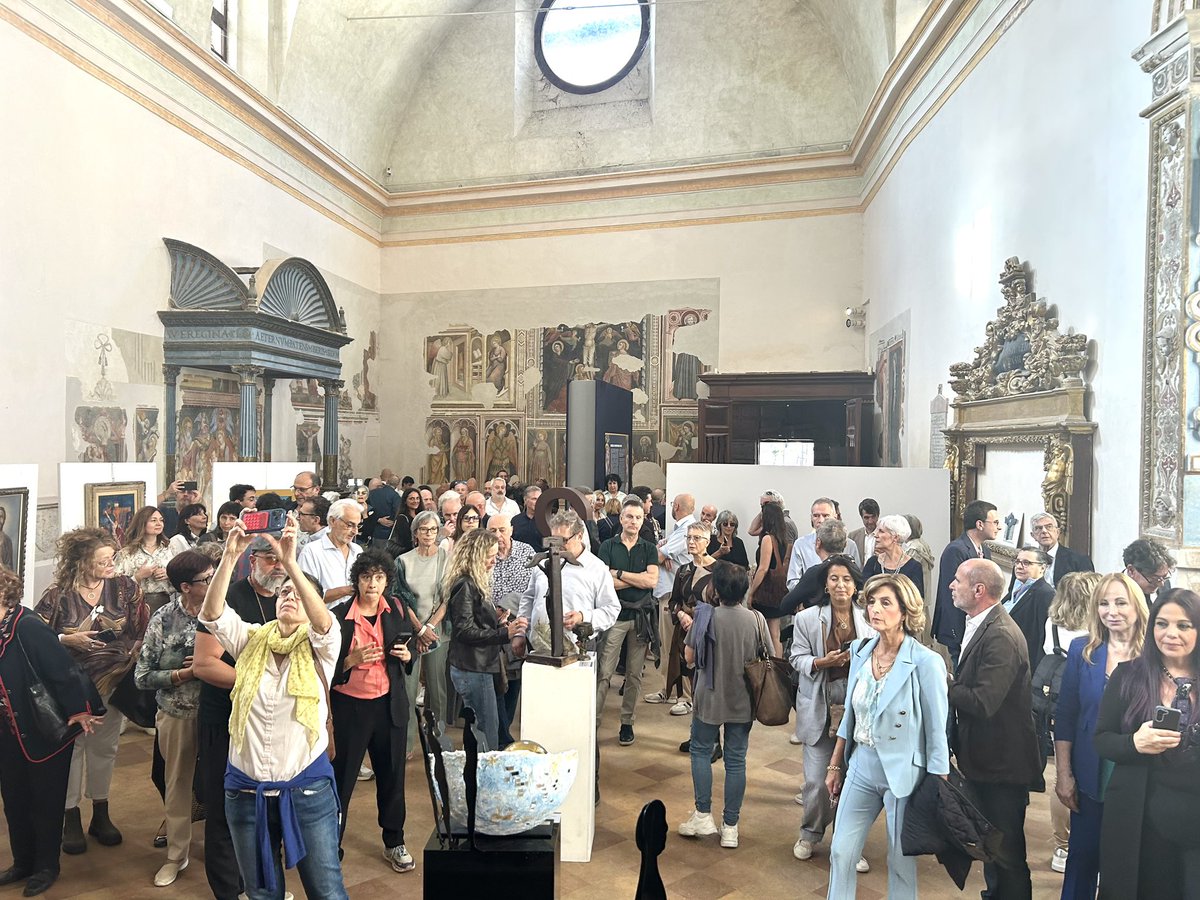 GPuntelli's tweet photo. 3 ottobre 2026 ottocento anni dal Transito di san Francesco. L’arte contemporanea nazionale ha reso omaggio alla spiritualità francescana con la mostra Cari Maestri. Tanto, tanto pubblico a Gubbio nelle tre location. https://t.co/1P3lU4frVs