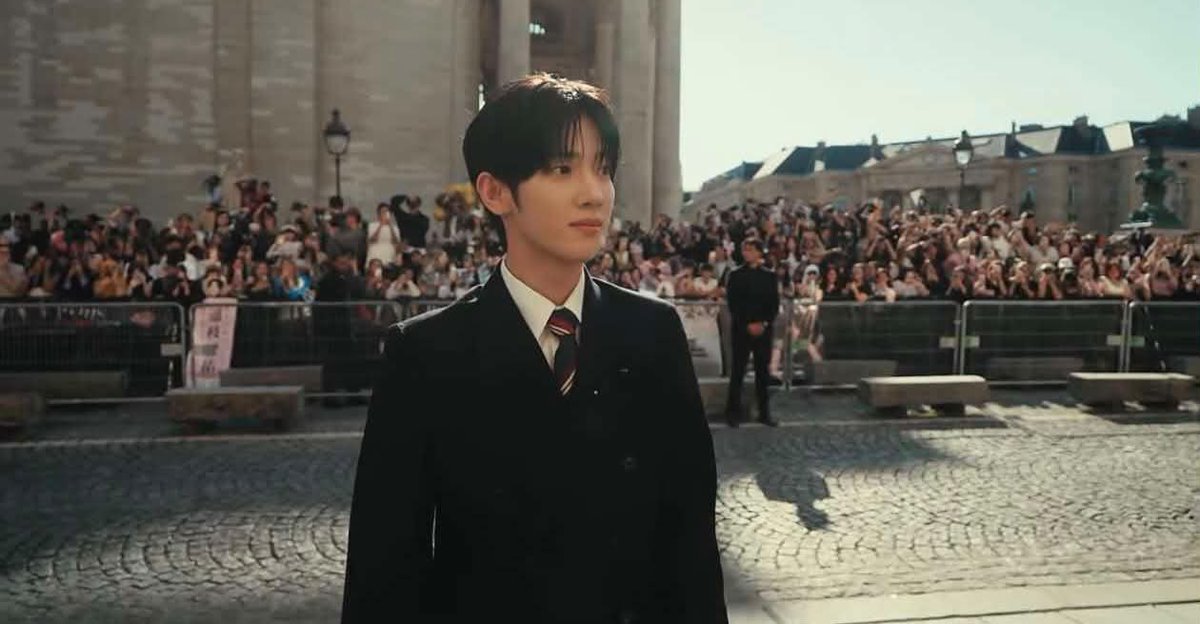 novaquin9095's tweet photo. Park Siwoo truly shines in Valentino. This style was made for him.

PARK SIWOO AT VALENTINO PFWSS27
#PARKSIWOOxVALENTINO
#VALENTINOPFWSS27
#PARKSIWOO https://t.co/xsdLu7WIqd