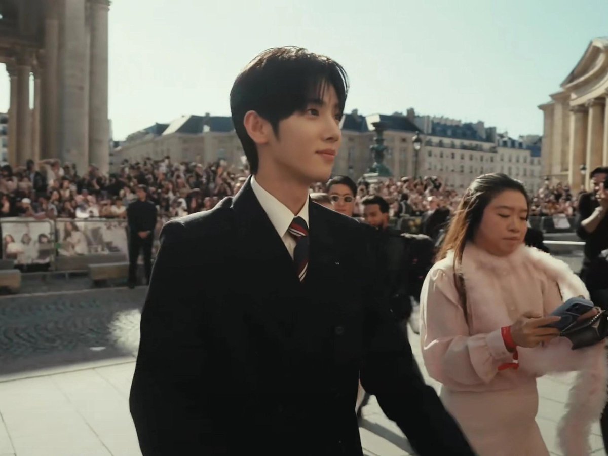 Meomenguzzz's tweet photo. SiWoo radiates luxury from every angle. Absolutely stunning in Valentino.
PARK SIWOO AT VALENTINO PFWSS27
#PARKSIWOOxVALENTINO
#VALENTINOPFWSS27
#PARKSIWOO https://t.co/cl4SAbOF1X