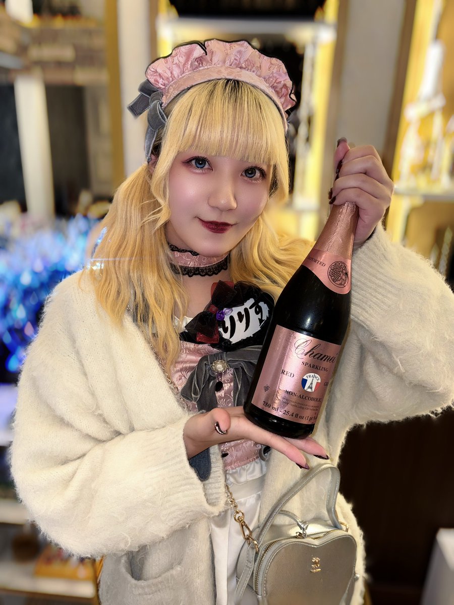 MERRYHILLS_akb's tweet photo. 🏰🍾🥂⸝⋆͛*

💎りりすちゃん @MH_lilith の
初めましての素敵なご令嬢様から👑

シャメイ🥂🫧𓈒𓏸︎︎︎︎
ありがとうございます💗

 #秋葉原  #コンカフェ https://t.co/H5pOzGqoNA