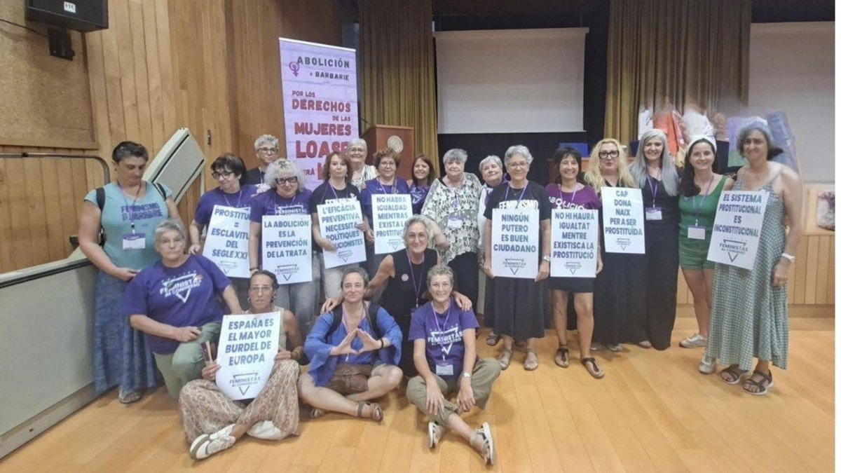 mariabelensanz's tweet photo. Este fin de semana en Sevilla, junto a mis compañeras de  @feministas_cong en el #IICongresoEstatalAbolicionista hemos compartido, gritado y brindado por la abolición de la prostitución #LOASPSeráLey #PFAC https://t.co/nZKebeJbTv