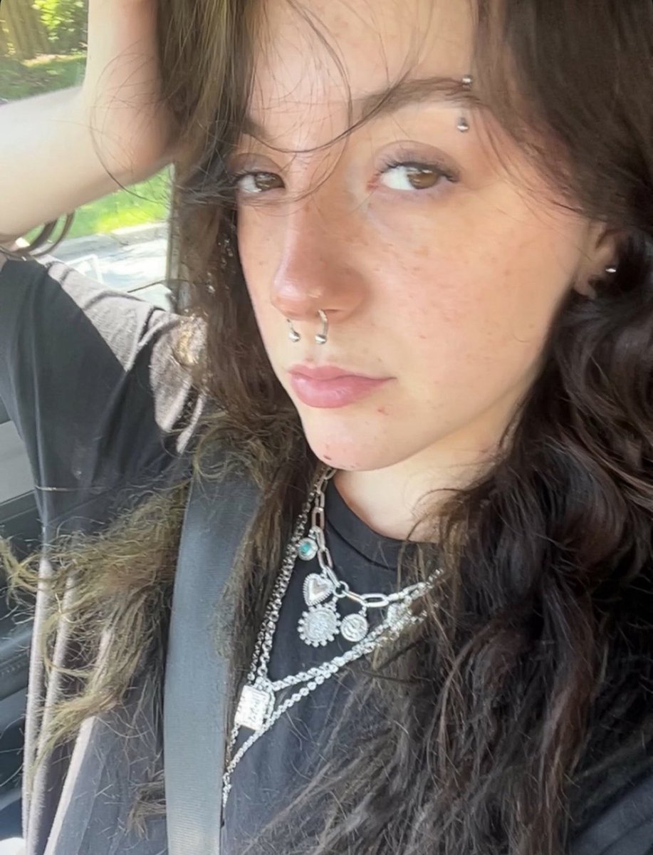 mikaworshipper's tweet photo. more irls :3 here's brinn, use her as goonfuel!! stare endlessly into that prime pornstar body and pump away knowing that creeps and gooners would do anything for that built body and faceporn, she was made to be porn so you better treat her as such 🤭

#wankchat #goon #irl https://t.co/N19cMyjQPc