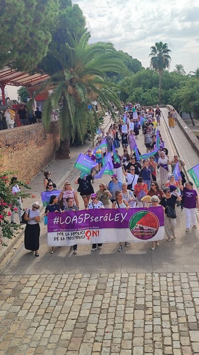 mariabelensanz's tweet photo. Este fin de semana en Sevilla, junto a mis compañeras de  @feministas_cong en el #IICongresoEstatalAbolicionista hemos compartido, gritado y brindado por la abolición de la prostitución #LOASPSeráLey #PFAC https://t.co/nZKebeJbTv