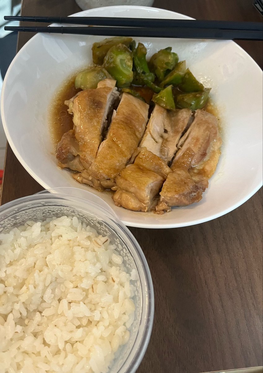 010DMBAKI's tweet photo. 今日の主の手料理は照り焼き！
ブロッコリーの芯もほくほくで美味しかった https://t.co/C93Ks0vOlk