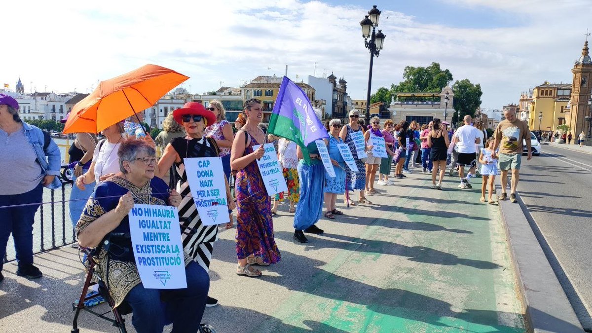 mariabelensanz's tweet photo. Este fin de semana en Sevilla, junto a mis compañeras de  @feministas_cong en el #IICongresoEstatalAbolicionista hemos compartido, gritado y brindado por la abolición de la prostitución #LOASPSeráLey #PFAC https://t.co/nZKebeJbTv
