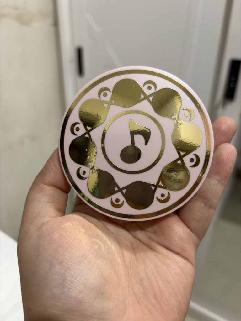 bydahel's tweet photo. Powder case doremi upgradee lucu bgt gold chrome nya???
Mff cuma bikin 5 pcs tp akan ku ambil satu hehe 😊🫶
Kemungkinan naik dikit karena harga bahan naik…. https://t.co/5aBjJDN0oh
