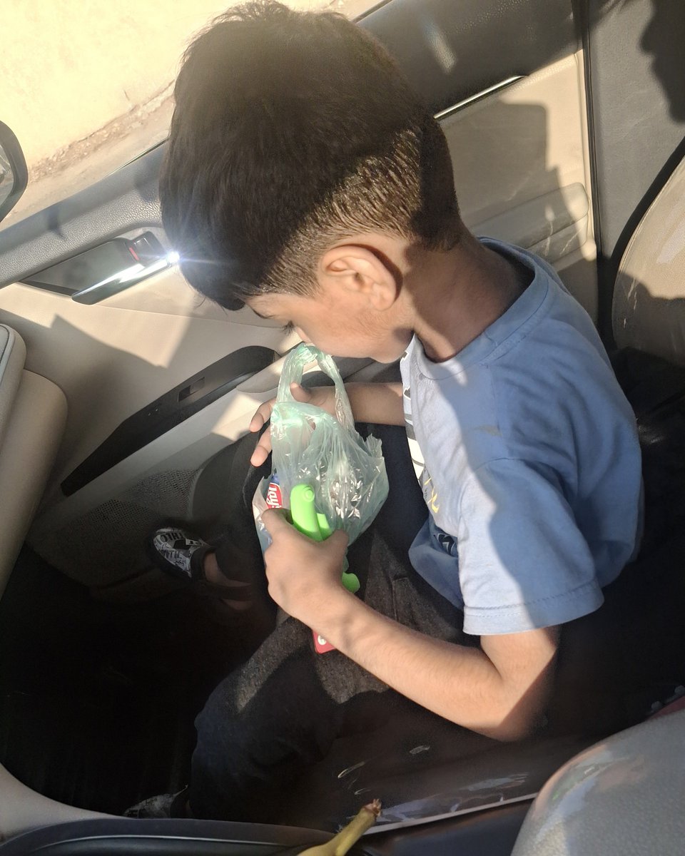 Hsekiro0's tweet photo. فرحان 🤣
 أكثر كائن مزعج بالحياة https://t.co/L5FvIIDObg