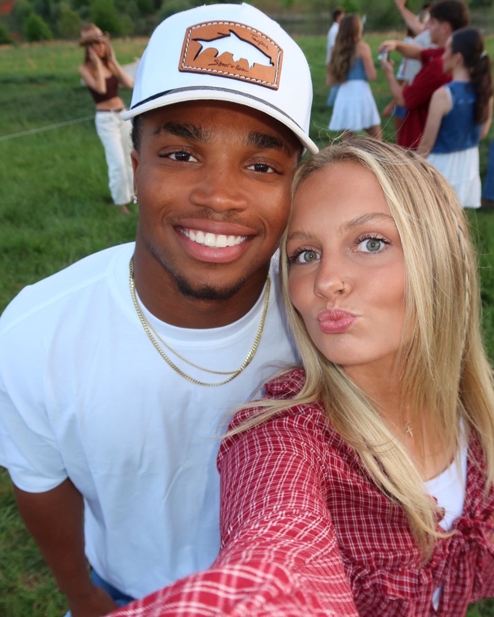 SageHunt64853's tweet photo. #InterracialCouple #WWBM #WhiteWomanBlackMan #BlackManWhiteWoman #MixedCouple #InterracialLove #BNWO https://t.co/M4AqQRwx4P