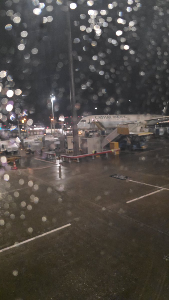 0x40cc's tweet photo. 成功解鎖成就
在飛機上一個半小時位移5M

（香港強雷暴，未到放飛條件。滑行一個半小時回到停機位加油） https://t.co/FBJNIKcgvt