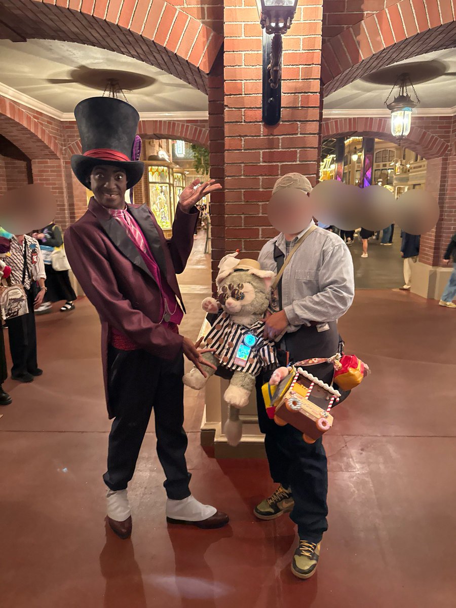 EtO8y's tweet photo. ディズニーめちゃくちゃ楽しかった〜
ドクタ��ファシリエとも写真撮れたし、フレンジーとホリデーナイトメア見れたから大満足‼︎
もし文字でディズニー行く事があれば誘ってください‼︎ https://t.co/wztHDmKFbb