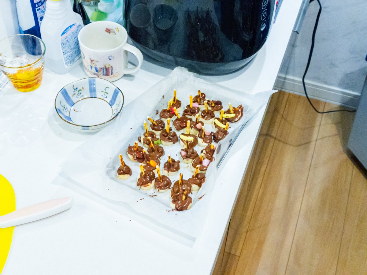 kenvanity's tweet photo. 娘よ
休日の父に一声かければお菓子作りの素材なんてホイホイ買って貰えると思ったら、大正解だぞ https://t.co/WgpGUrtEaZ