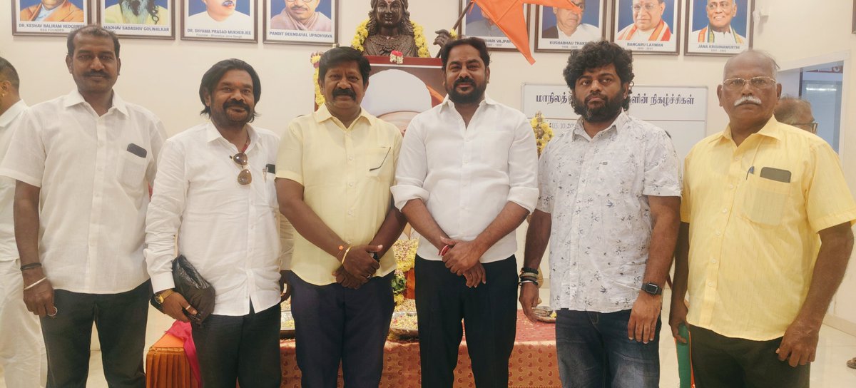 premkumarhi's tweet photo. வருகிற அக்டோபர் 11ஆம் தேதி நமது பாரதப் பிரதமர் திரு.நரேந்திர மோடி ஜிஅவர்கள் சென்னை வருகை தருகிறார்.அவருக்கு சிறப்பான வரவேற்பு அளிப்பது தொடர்பாக பாஜக அணிகள் மற்றும் பிரிவுகளின் பொறுப்பாளர்கள் கூட்டம் இன்று சென்னை கமலாலயத்தில் நடைபெற்றது. #TNBJP #BJP #WelcomeModi #VanakkamModi https://t.co/uPsrht7ts9