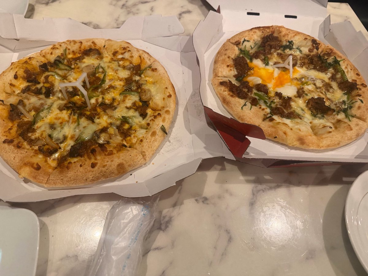 Nagipachi's tweet photo. ピザ！！！！！！！
🍕🍕🍕🍕🍕

わがまま聞いてくれてありがと՞ ̳o̴̶̷̤  ̫ o̴̶̷̤ ̳՞💕💕 https://t.co/cEeThg6fO7