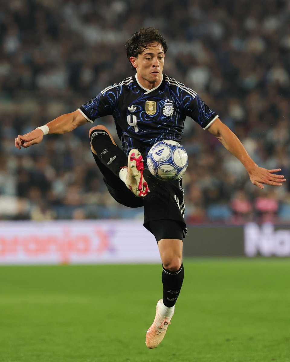 Palmeiras's tweet photo. Giay em campo mais uma vez pela Argentina! 💪🇦🇷

Meu greengo foi titular na goleada dos hermanos ontem, atuando pela segunda vez consecutiva pela seleção! ✅ https://t.co/jyUusM3jer