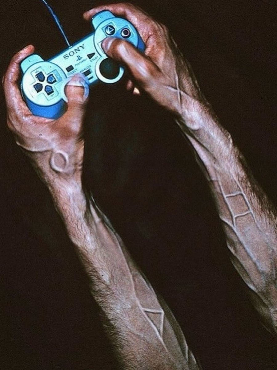internetpreai's tweet photo. early 2000s playstation ads https://t.co/dIhJ5OwwjS