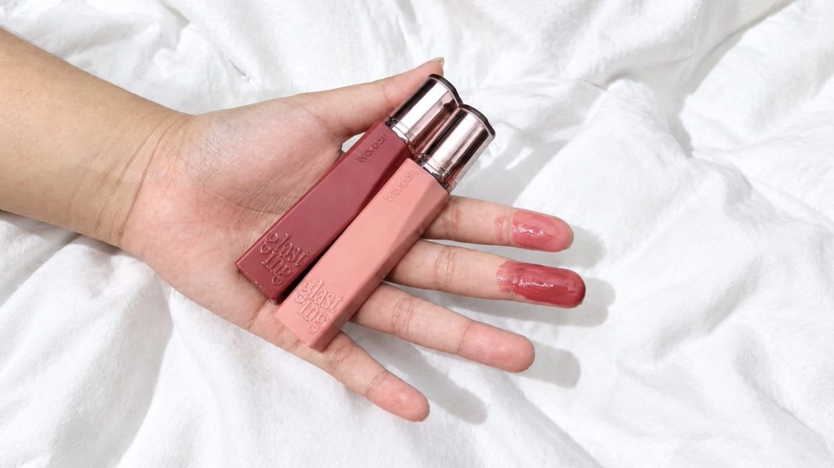 sweetnadaa's tweet photo. MAHADAHSYAT MBA-MBA GUARDIAN😭🫵🏻 KATANYA INI SHADE KECINTAAN SEJUTA UMAT...
Akan aku repurchase sampe tua‼️🥹🙋🏻‍♀️

1. Glasting + glasting = warna seger, finish glossy, gradasinya halus, awettt
2. Staylock + glasting = pigmentasi cakepp, formula ringan, awettt https://t.co/EY89ppdKMp