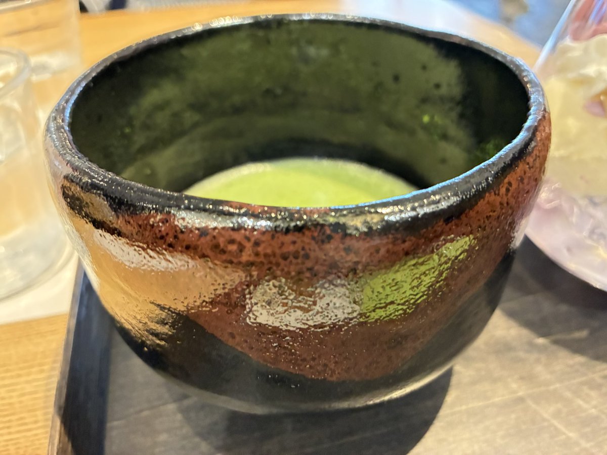 LifeAfterKID's tweet photo. 出かけてて、お茶したくなったから然花抄院行ってきた🍵✨️

期間限定のお芋パフェ・紫月夜とお抹茶
！🍠🌿
あとお口直しで付いてくる昆布が山椒効いてて、めちゃくちゃ美味しかった🥰
何かに似てると思ったら黒船の系列店で同じの使ってた！

#然花抄院 
#お芋パフェ 
#紫月夜 https://t.co/pQPODGfnWe