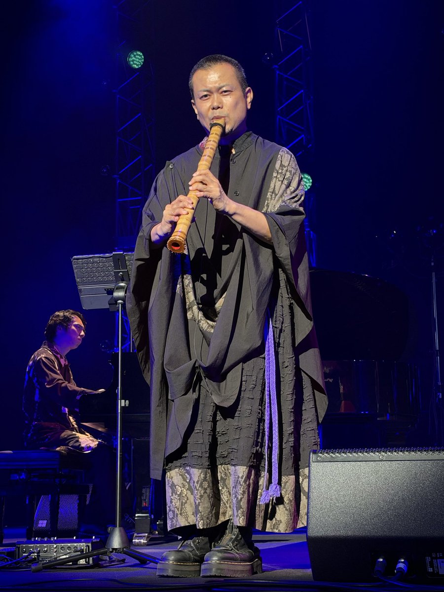 MKoba225's tweet photo. いわきのアリオスで
和楽器バンドの神永大輔さんのステージ
今回はKurofuneさんとのコラボ
素晴らしいステージでした！

iPhone18 Proに機種変して撮影可能初ライブなかなかキレイに撮れますねぇ📸 https://t.co/C1CtSKJP2L