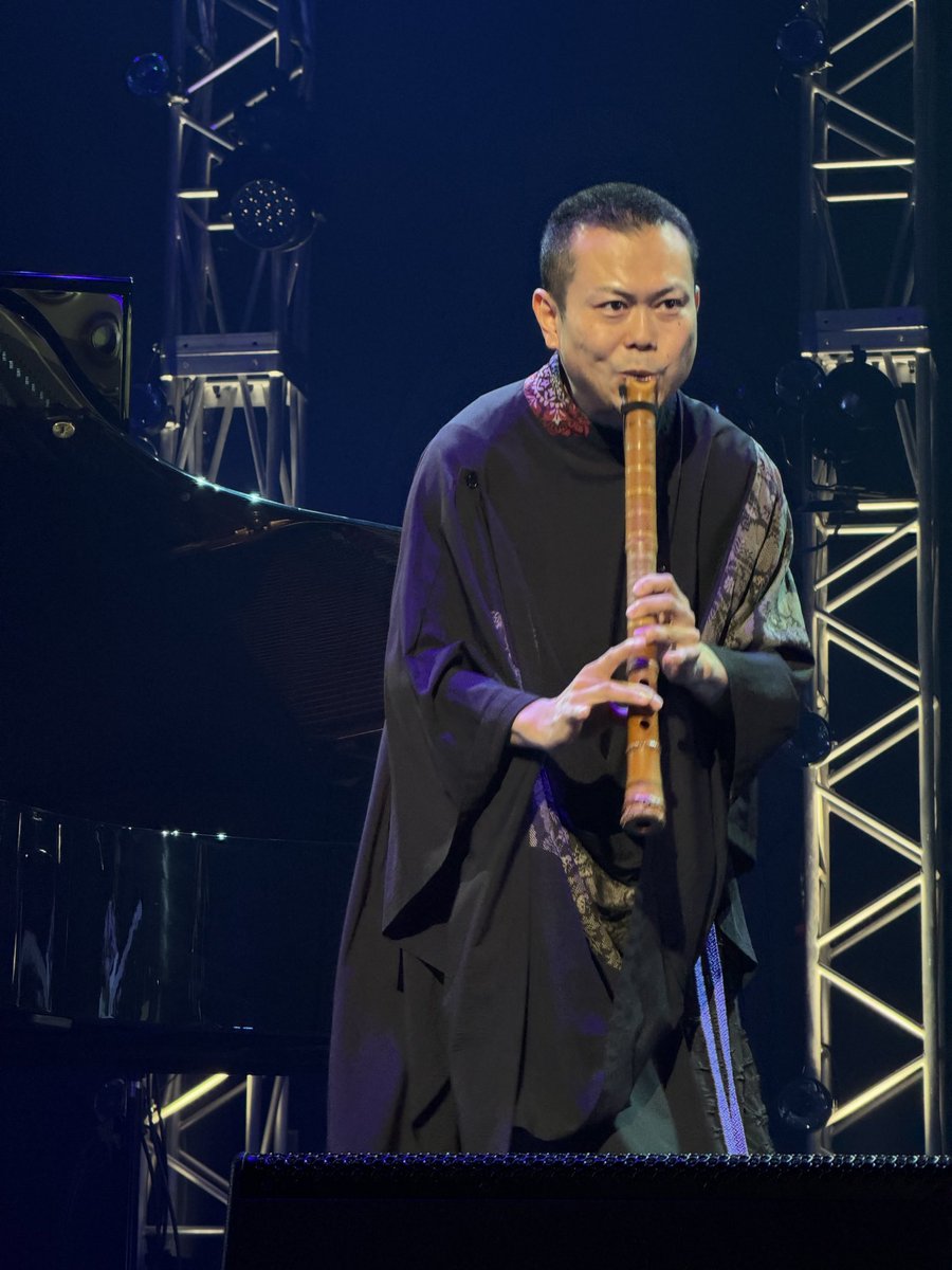 MKoba225's tweet photo. いわきのアリオスで
和楽器バンドの神永大輔さんのステージ
今回はKurofuneさんとのコラボ
素晴らしいステージでした！

iPhone18 Proに機種変して撮影可能初ライブなかなかキレイに撮れますねぇ📸 https://t.co/C1CtSKJP2L