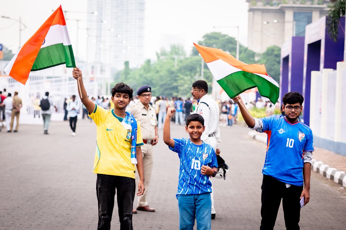 IndianFootball's tweet photo. The fans made it special. 💙💛
#INDBRA #IndianFootball https://t.co/0rGGdv9Lzb