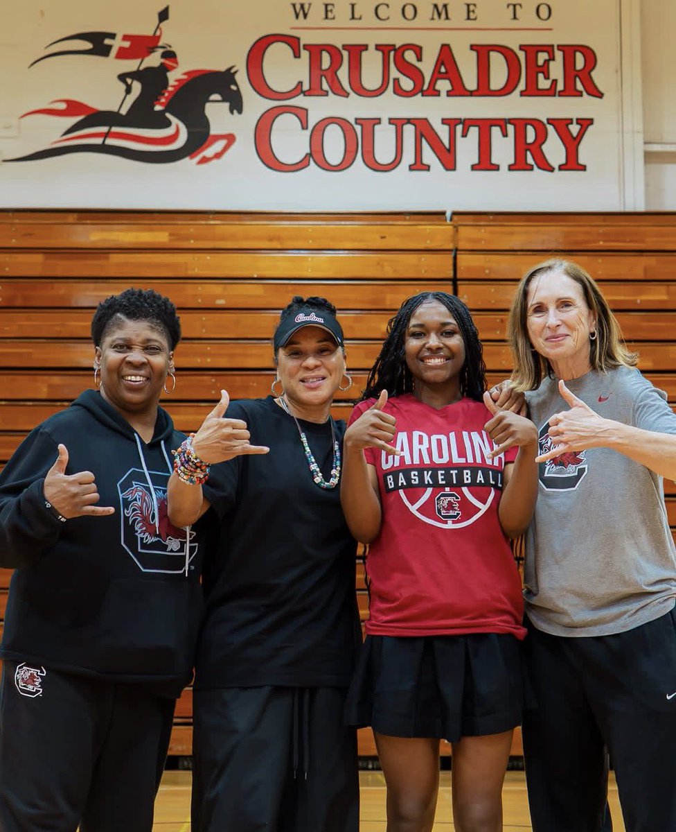 dredarealest_1x's tweet photo. Taylor Brown the Newest Birdie with Coach Staley, Boyer and Coach Law 
#scwbb #PRO #WeDifferentHere803 https://t.co/Oq8YmdTqwj