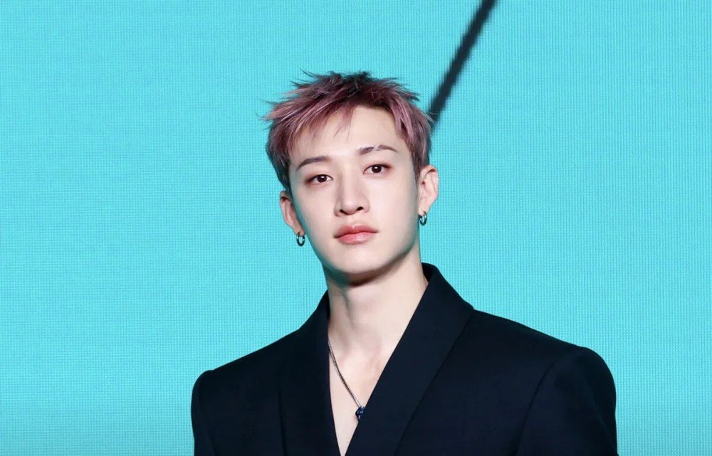 npomvtt's tweet photo. Bang Chan (Stray Kids) doou um total de 300 milhões de won em comemoração ao seu aniversário.

Ele doou 100 milhões de won para as organizações HearCycle, World Vision e OSEAN.

A doação para a HearCycle será destinada a despesas médicas e apoio à reabilitação social de jovens com perda auditiva, enquanto a doação para a World Vision será utilizada em programas de bolsas de estudo e apoio personalizado ao desenvolvimento de crianças e adolescentes em situação de vulnerabilidade ou de famílias de baixa renda. Por fim, a doação para a OSEAN será utilizada em ações de limpeza costeira, remoção de resíduos marinhos e purificação de rios.