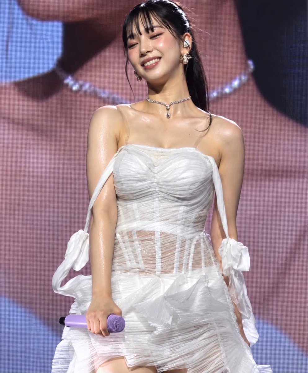 blackcow1210's tweet photo. 오늘부터 카리나가 여자 아이돌 1황이다 https://t.co/JvDGKQ6TXs