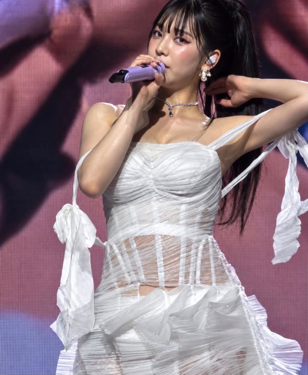 blackcow1210's tweet photo. 오늘부터 카리나가 여자 아이돌 1황이다 https://t.co/JvDGKQ6TXs