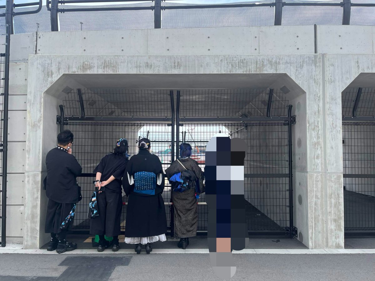 umitantt2's tweet photo. 7月にしたぬるぬるファッションページの撮影だよーもう出せる！夢洲駅に許可撮って懐かしみながらはしゃいだね！
#ぬるぬる一周忌本 https://t.co/6K8sEODuwY