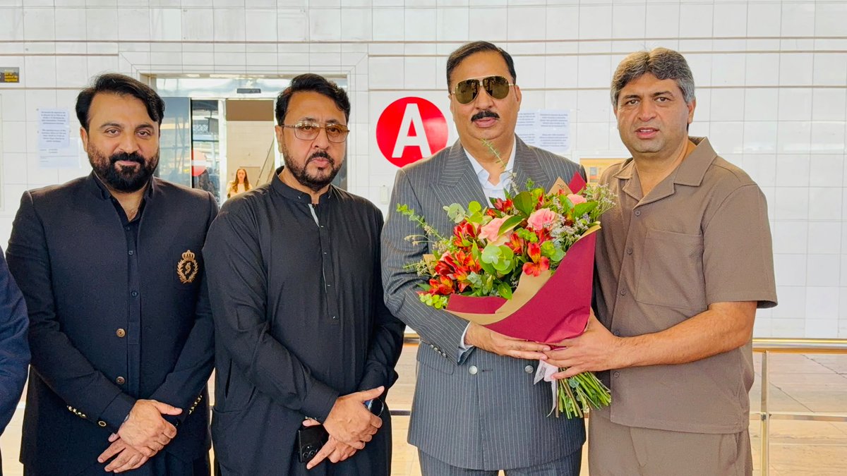 opf_pk's tweet photo. بارسلونا: او پی ایف کے چیئرمین سید قمر رضا شاہ تین روزہ سرکاری دورے پر اسپین پہنچ گئے۔ دورے کے دوران وہ کشمیری کمیونٹی، بین الاقوامی کرکٹ ایونٹ اور پاکستانی کمیونٹی کی مختلف تقریبات میں شرکت کریں گے۔

#OPF #OverseasPakistanis #SyedQamarRaza https://t.co/p5ELZkG2w0