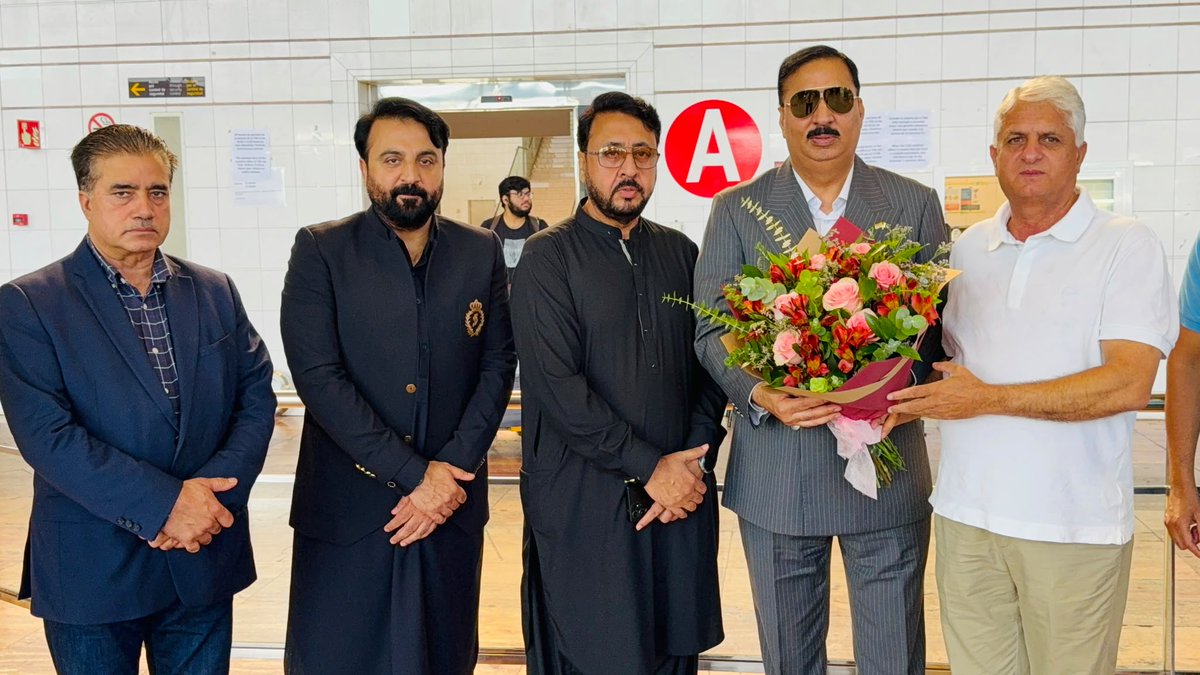 opf_pk's tweet photo. بارسلونا: او پی ایف کے چیئرمین سید قمر رضا شاہ تین روزہ سرکاری دورے پر اسپین پہنچ گئے۔ دورے کے دوران وہ کشمیری کمیونٹی، بین الاقوامی کرکٹ ایونٹ اور پاکستانی کمیونٹی کی مختلف تقریبات میں شرکت کریں گے۔

#OPF #OverseasPakistanis #SyedQamarRaza https://t.co/p5ELZkG2w0