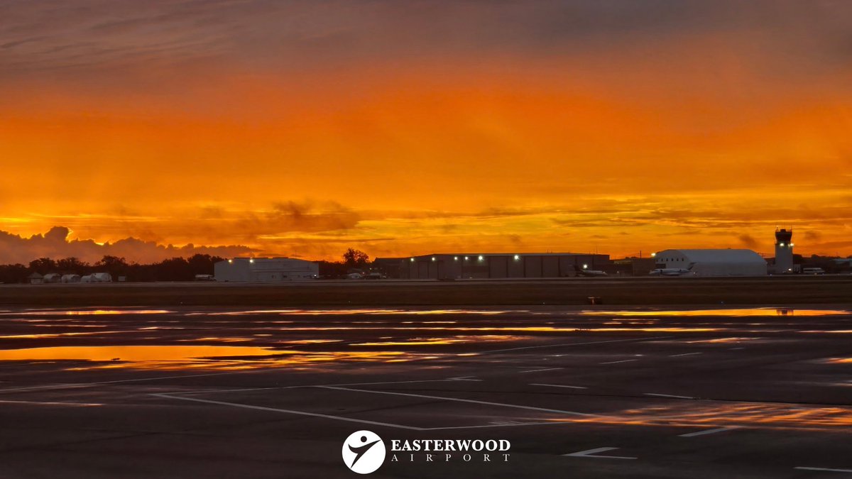 flyeasterwood's tweet photo. Start your journey from CLL with beautiful views like these. ⛅
#FlyLocal #BCSAirport #PeopleConnectingPeople #MorningFlights #SunriseViews https://t.co/SDVz8b8Nuz