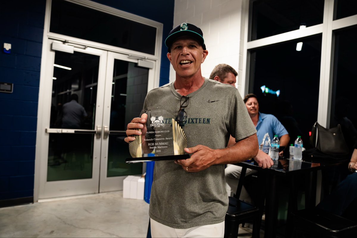 FLdiamondclub's tweet photo. Rolando Casanova award - Rob Mummau Seattle Mariners https://t.co/qUdwgQ1LNq
