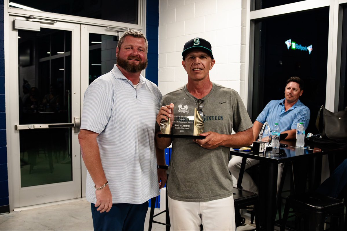 FLdiamondclub's tweet photo. Rolando Casanova award - Rob Mummau Seattle Mariners https://t.co/qUdwgQ1LNq