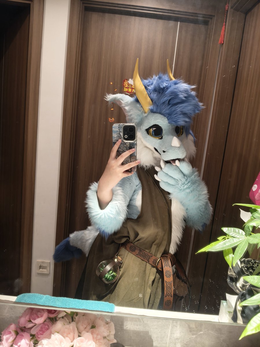 wolkenlize_'s tweet photo. Do you know where I am？🙈
#furry #fursuit #Furmeet #FurCon https://t.co/IAS5uJhvN2