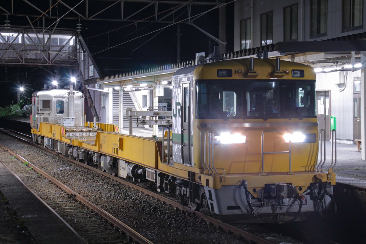 Motti0252507's tweet photo. 回9830D  キヤE195系ST-5編成  
羽越本線  2026.10.4

北上線大雨による被災にて不通となり秋田に取り残されていた小牛田車の短キヤが羽越線経由で所属先への返却となりました。 https://t.co/Mhs26Fo6Md