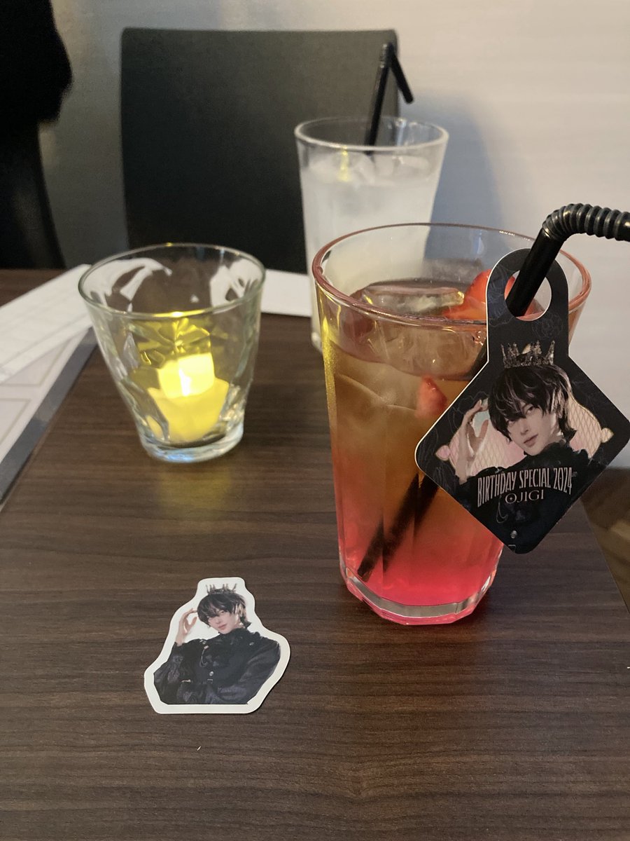 anansabu's tweet photo. 来週の10/11ファンクラブ限定イベント（カフェ形式）のチケット🎫申し込みは本日23:59までです。
1部、残少！
２部、SOLDOUT
遠隔チェキ📸、オリシャン（ぴぴこ💗）🍾も本日から23:59までです！たぶん！

↓2024オリジナルカクテル
#おじぎ生誕2026 https://t.co/IPlqwjhGog