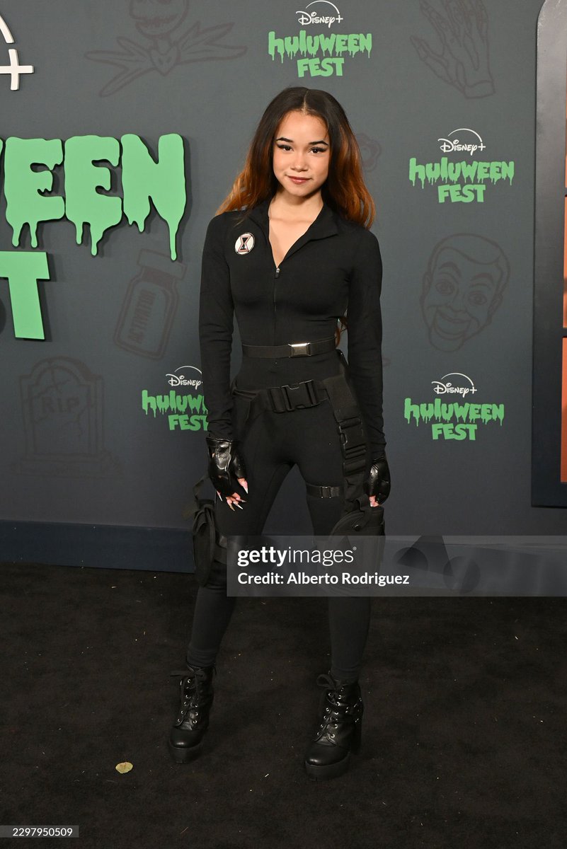 generationybh's tweet photo. Janice LeAnn Brown (WBWP) at Disney+ Huluween Fest https://t.co/ODQuuC27o5