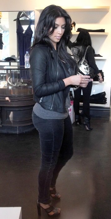 finalkillcam00's tweet photo. I love dressing like early 2000’s Kim k https://t.co/zWRVlTaNXv