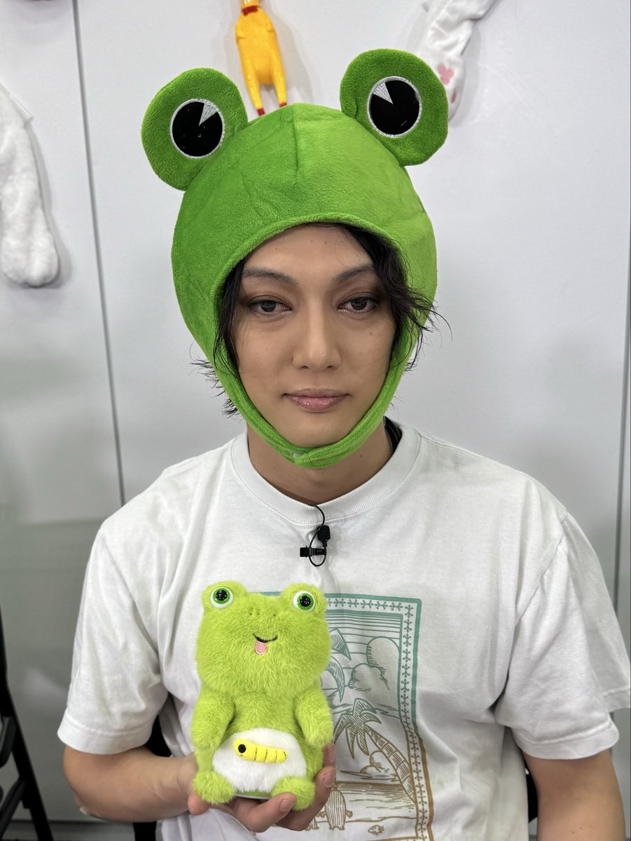 kyanyutakastaff's tweet photo. #月刊ゴールデンボンバー 
#世界動物の日 SP

カエルを被って持たされて感情を失った喜矢武豊です🐸

タイムシフトは11/3(火)23:59まで↓
https://t.co/vkwqsmM5Vt

#喜矢武豊 #喜矢武豊被り物シリーズ https://t.co/nsgNRLyxca